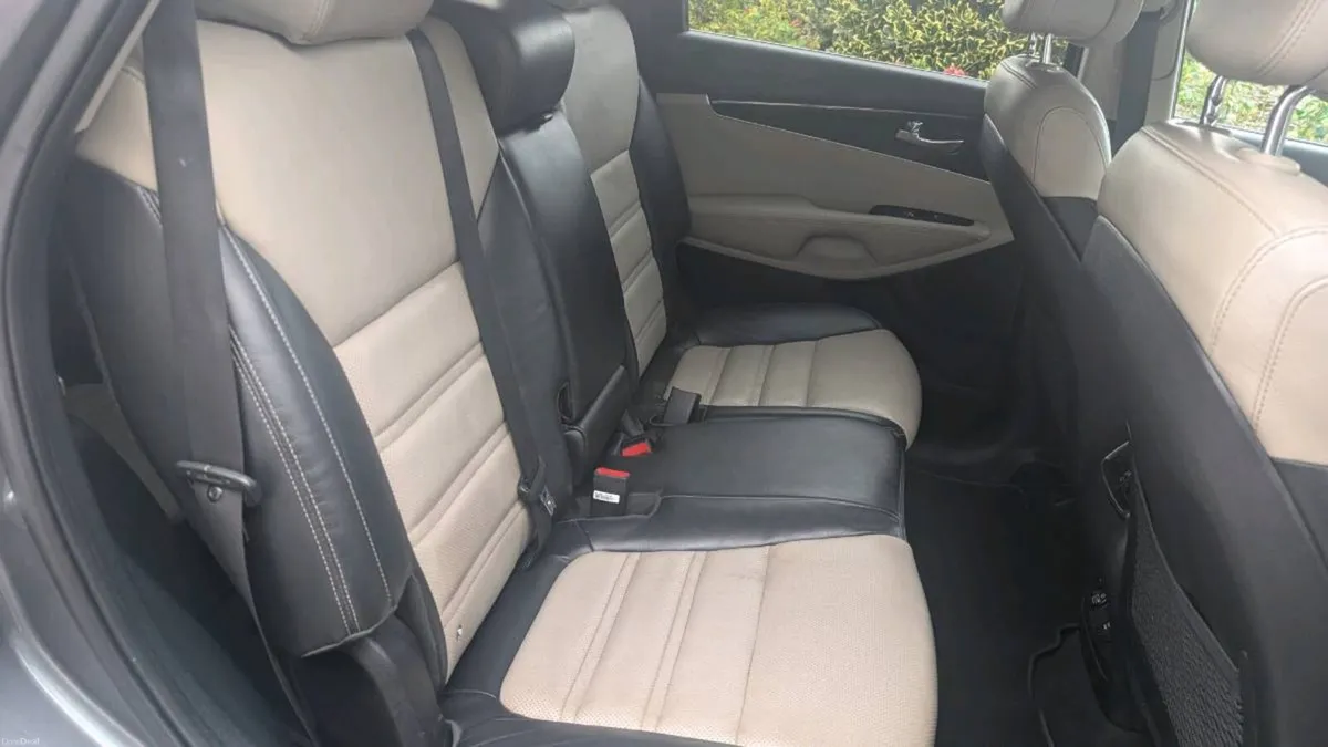 Kia Sorento NCT 08/27 7 Seats - Image 6