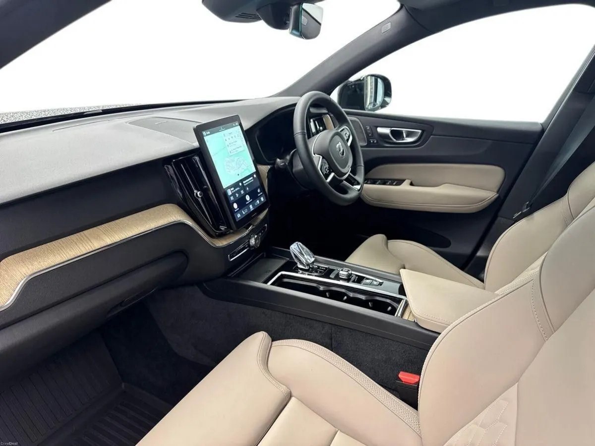 Volvo XC60 T6 AWD PLUS DARK *WARRANTY 2030* €130 P - Image 5