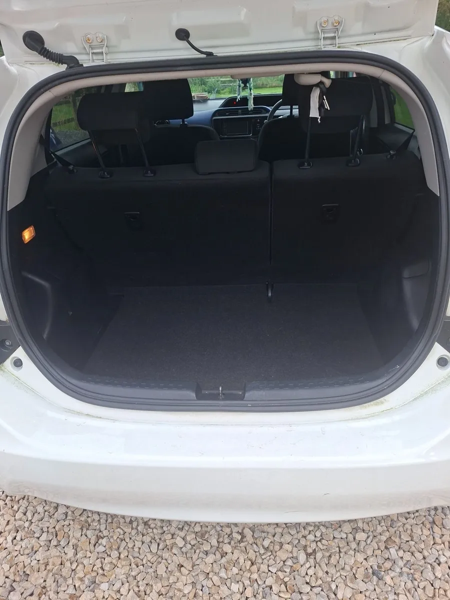 Toyota Aqua 2015 - Image 2