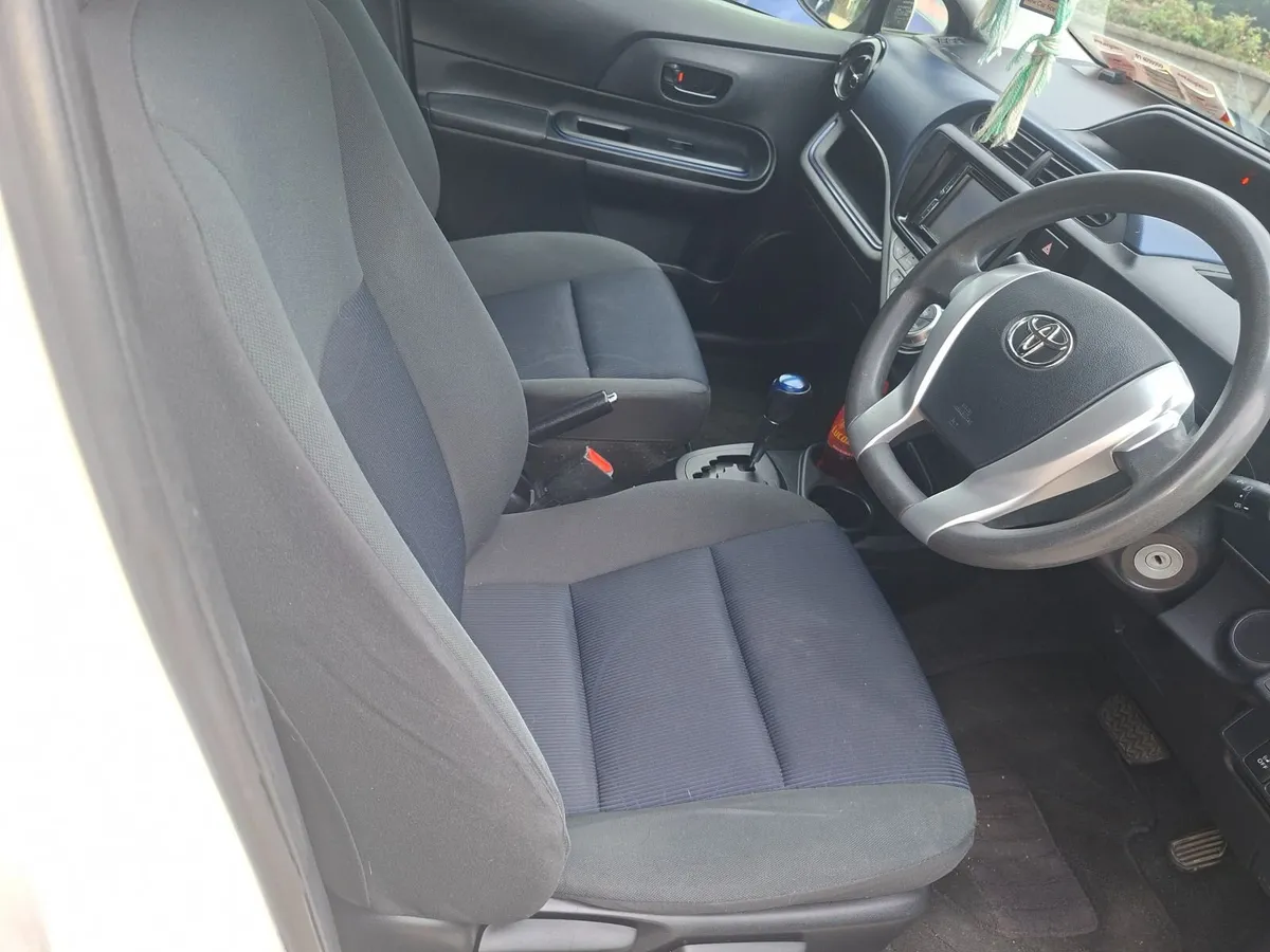 Toyota Aqua 2015 - Image 4