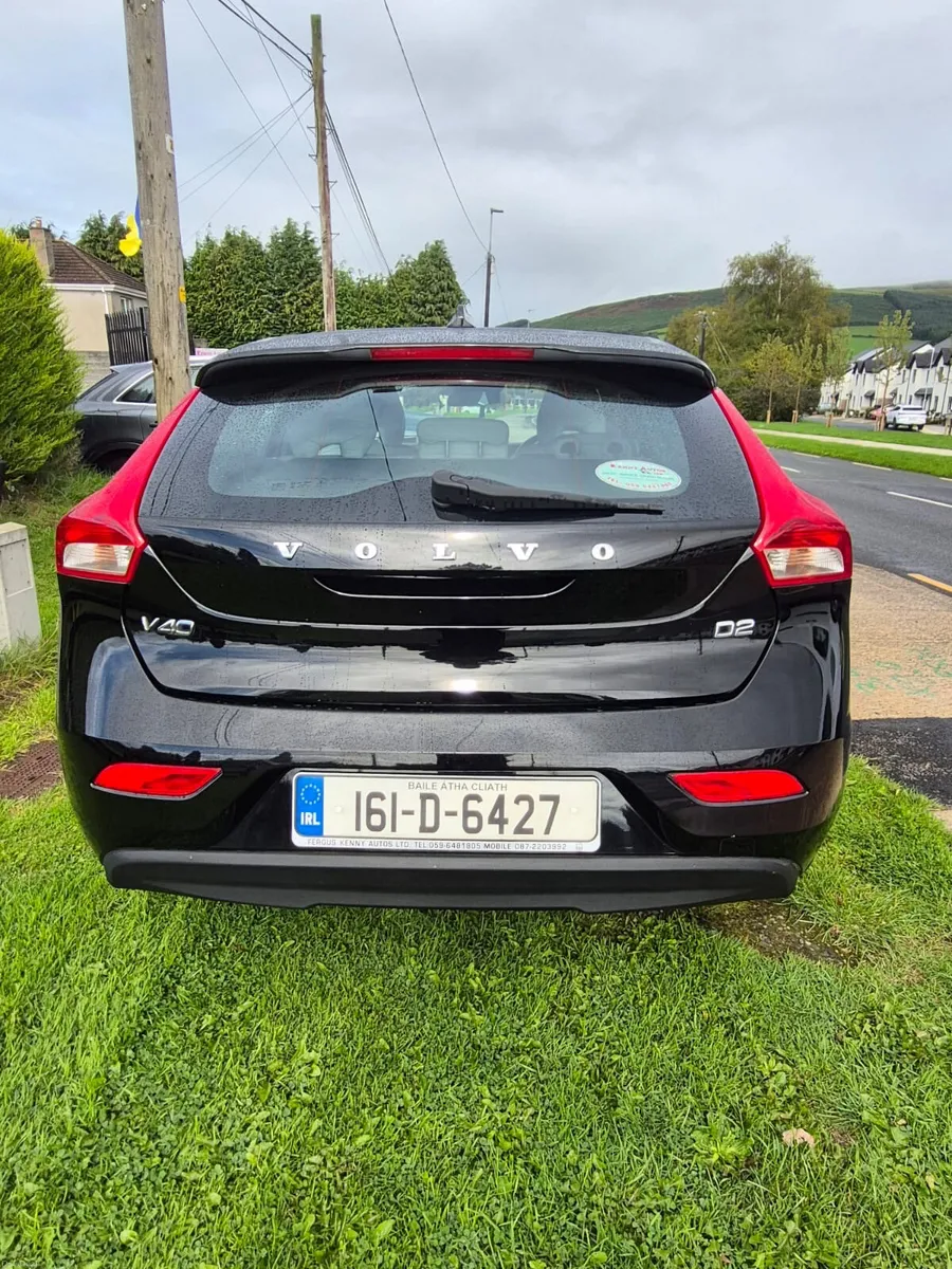 Volvo V40 2016 - Image 2