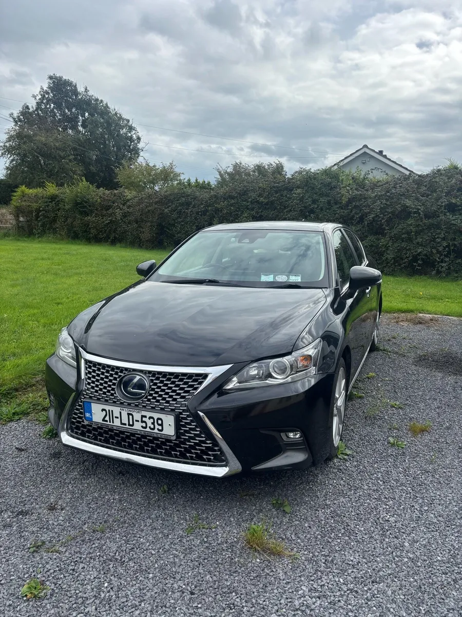 Lexus CT200h - Image 1