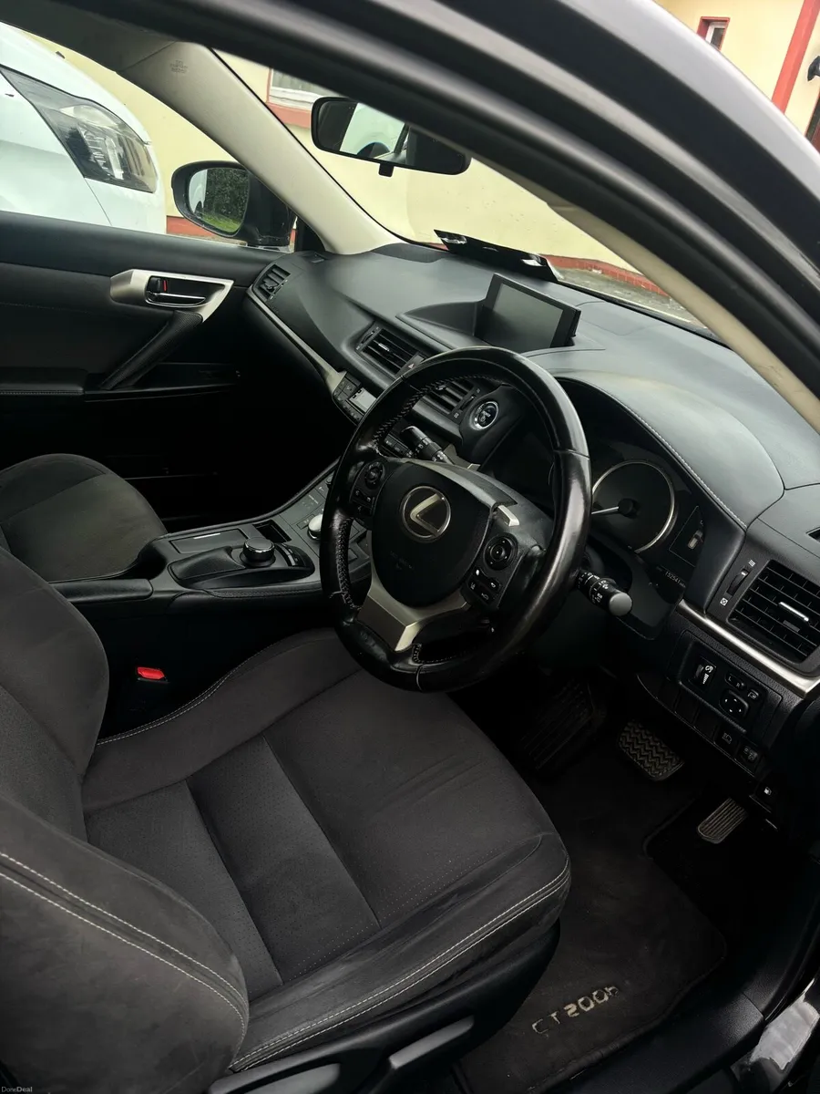Lexus CT200h - Image 6