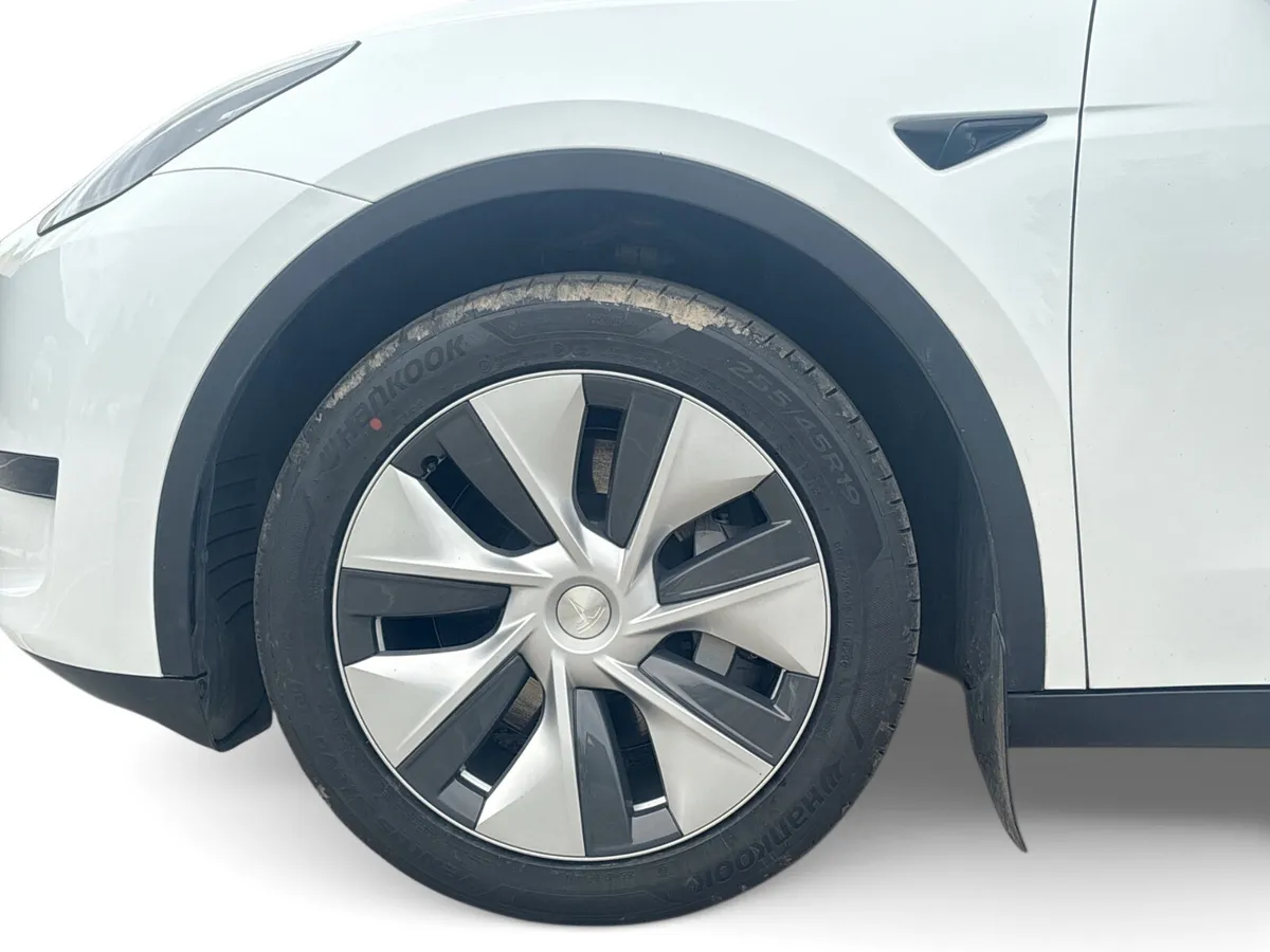 Tesla Model Y 2023 - Image 4