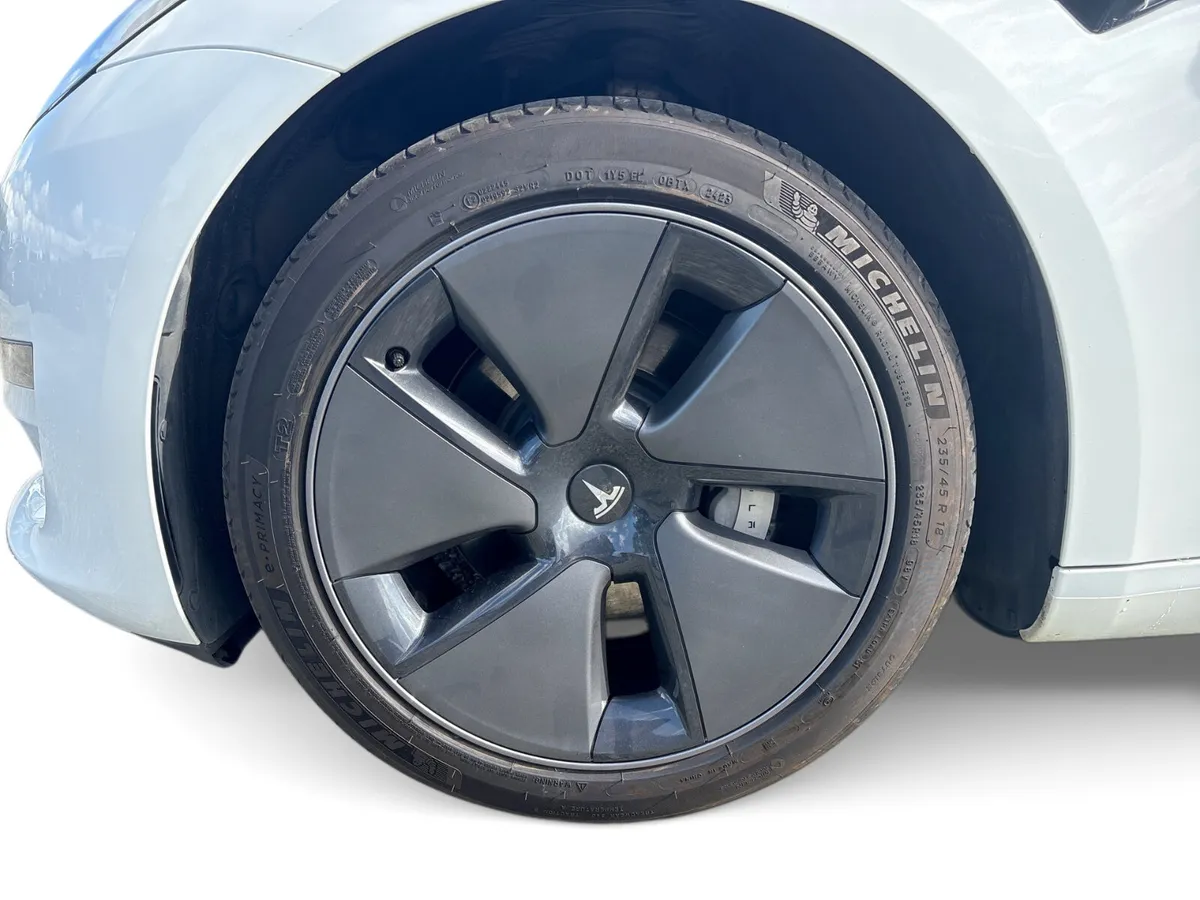 Tesla Model 3 2023 - Image 4