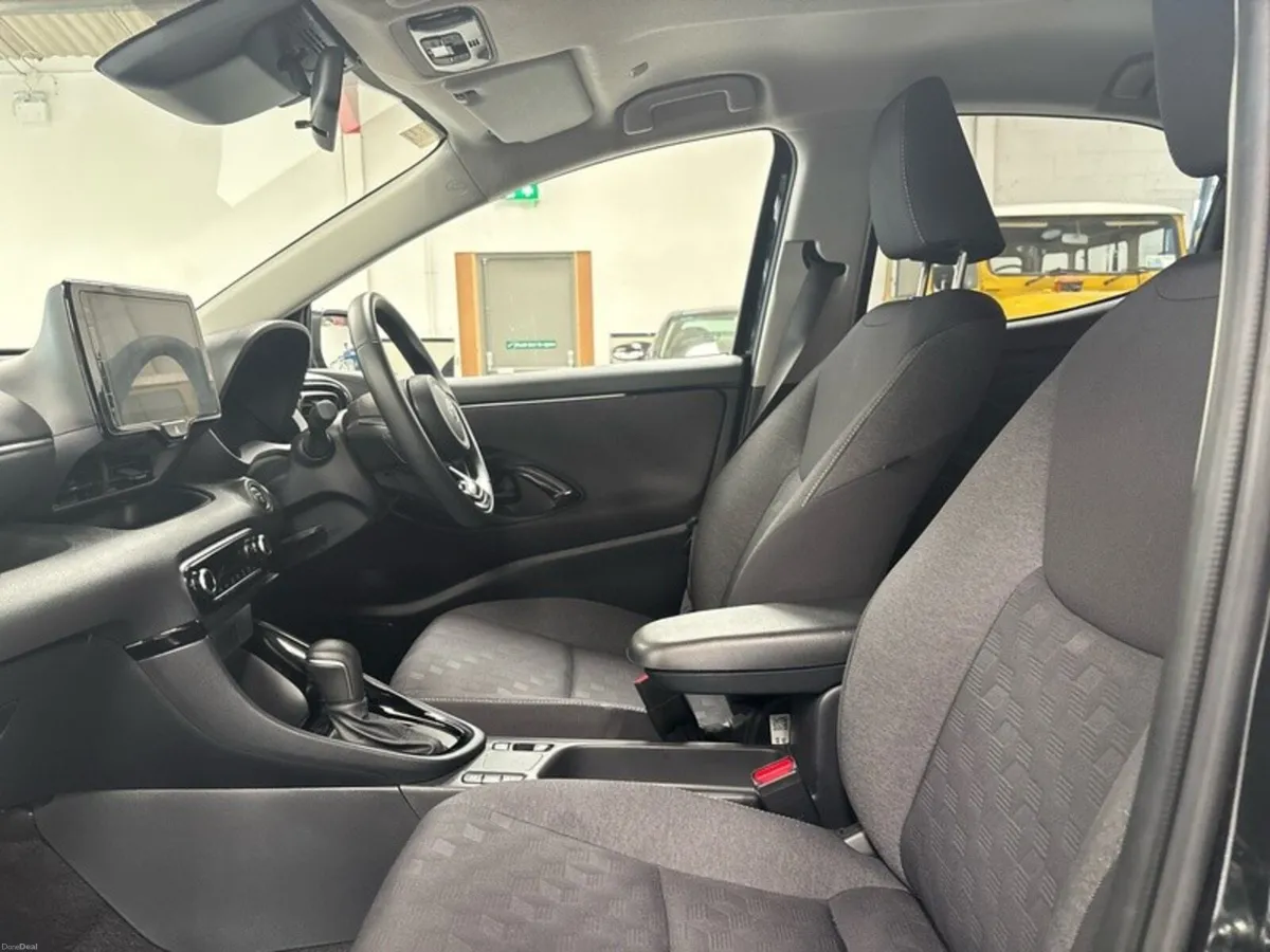 Toyota Yaris LUNA SPORT HYBRID AUTO - Image 6