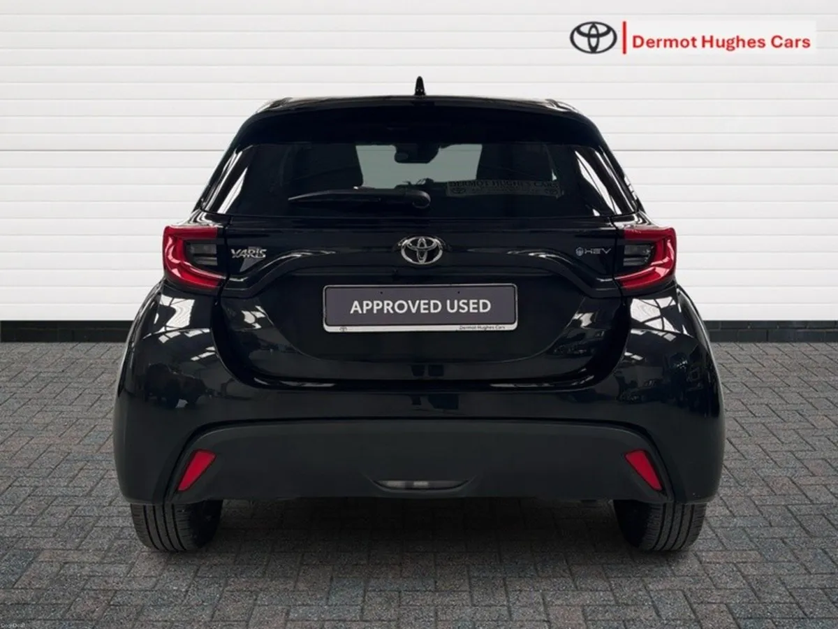 Toyota Yaris LUNA SPORT HYBRID AUTO - Image 4