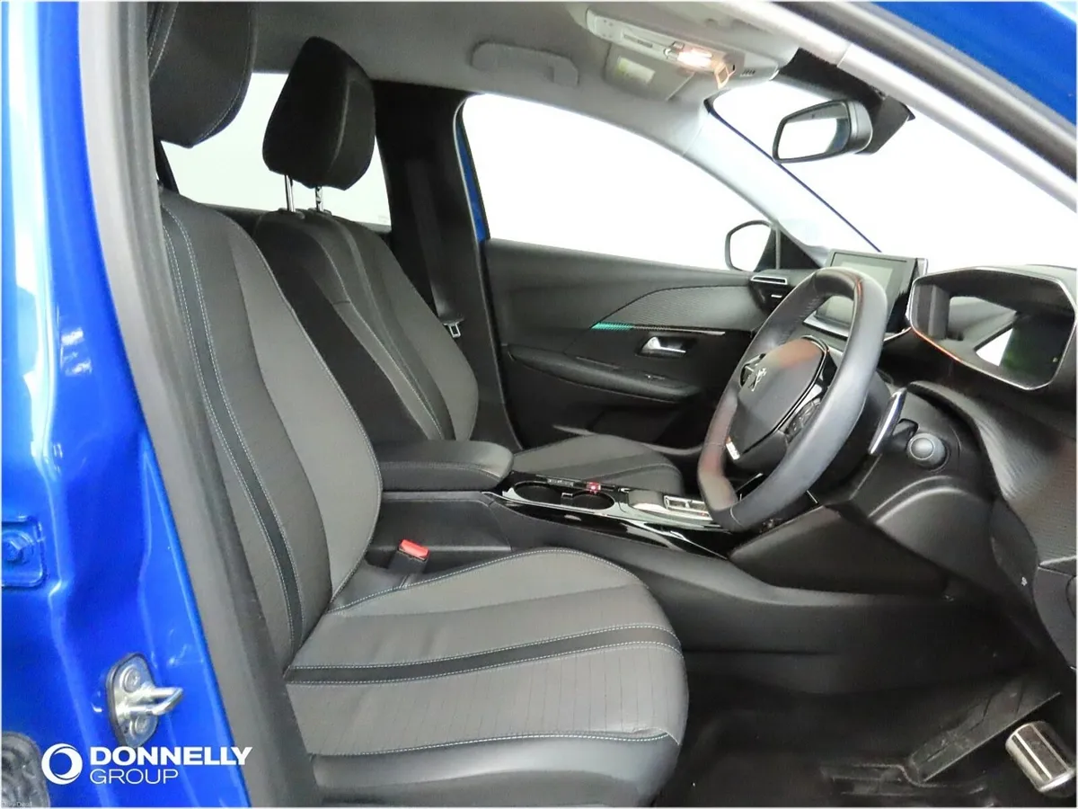 Peugeot 208 1.2 PureTech 100 Allure Premium + 5dr - Image 4