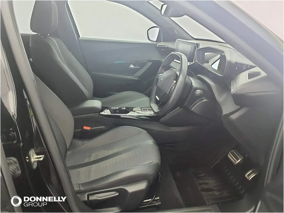Peugeot 2008 100kW Allure Premium+ 50kWh 5dr Auto - Image 4