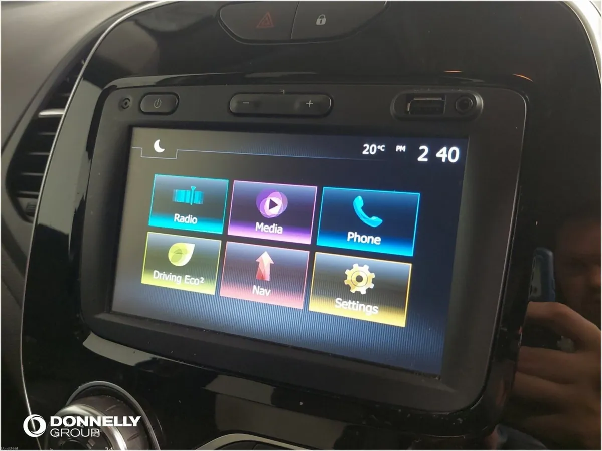Renault Captur 0.9 TCE 90 Iconic 5dr - Image 5