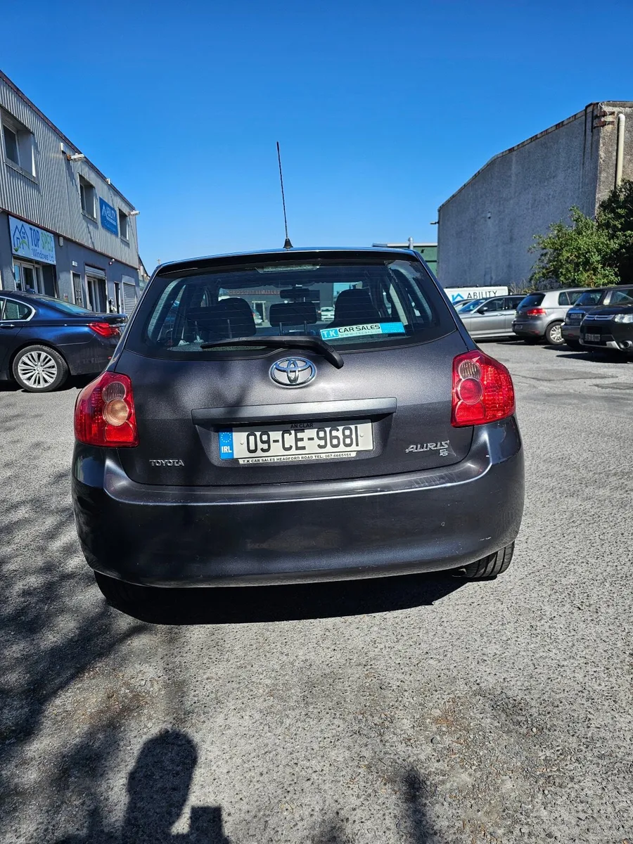 Toyota Auris 2009 Petrol 1.3 manual - Image 5