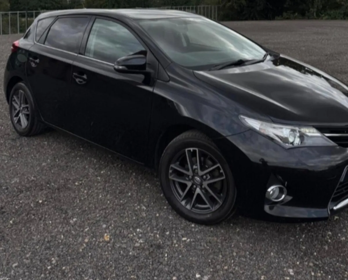 151 Toyota Auris 1.4 D4D ICON PLUS - Image 1