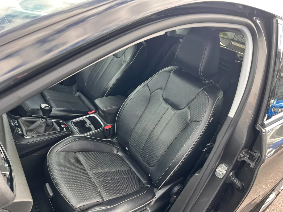ELITE Top Spec Low Kms Full Opel Service History S - Image 5