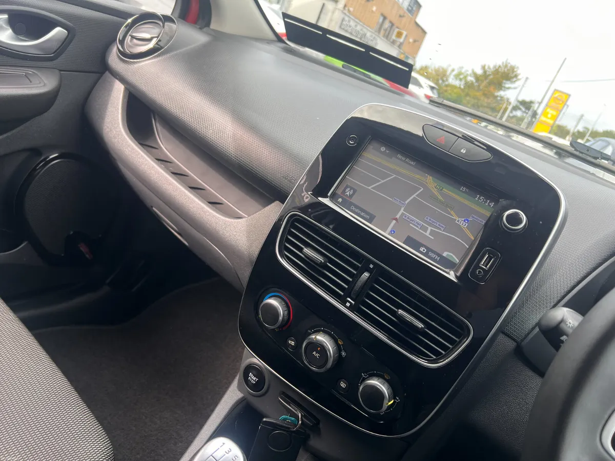 Low Kms DYNAMIQUE SAT NAV 1.2 Petrol Manual Superb - Image 4