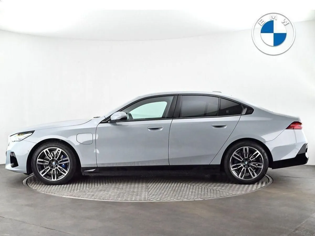 BMW 5-Series 530e M Sport Saloon - Image 3