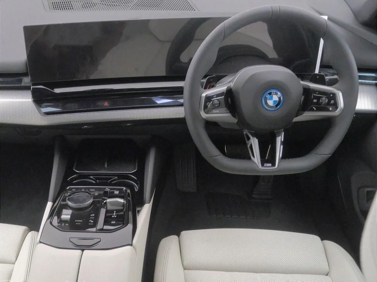 BMW 5-Series 530e M Sport Saloon - Image 5