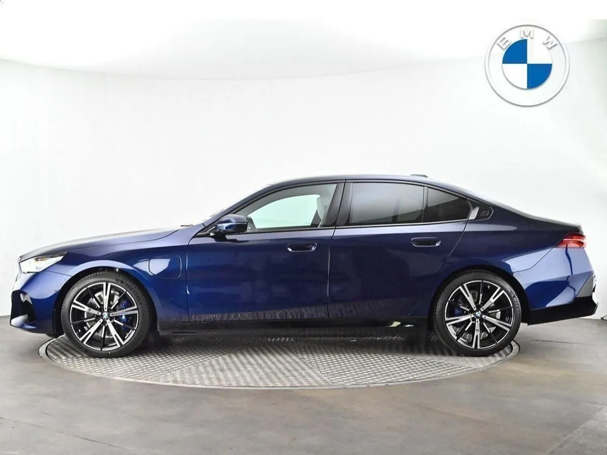 BMW 5-Series 530e M Sport Saloon - Image 3