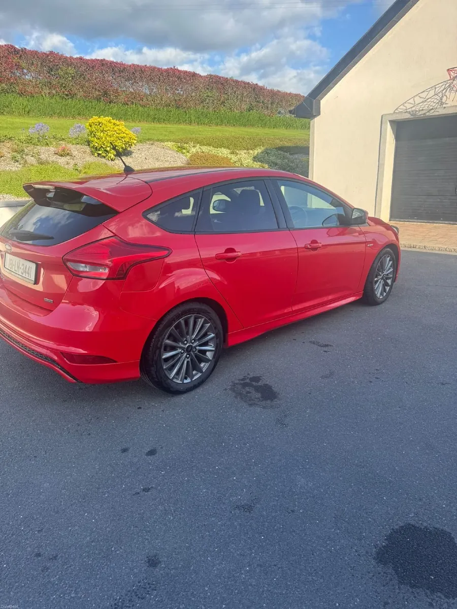 Ford Focus 2018 - Image 2