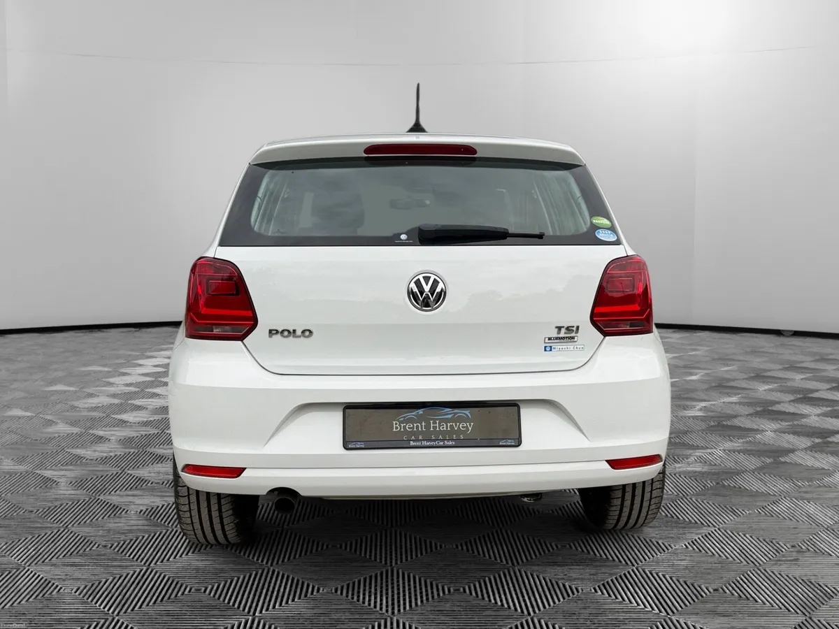VW POLO DSG- HIGHLINE*LOW KM* - Image 4