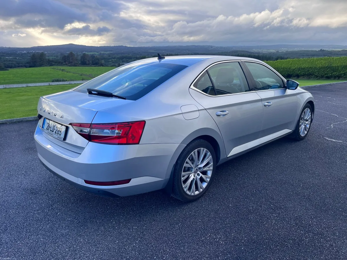 Skoda superb 2021 - Image 2