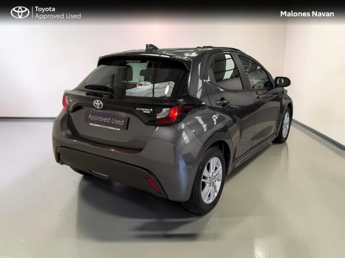 Toyota Yaris 1.5 HYBRID LUNA 4DR - Image 2