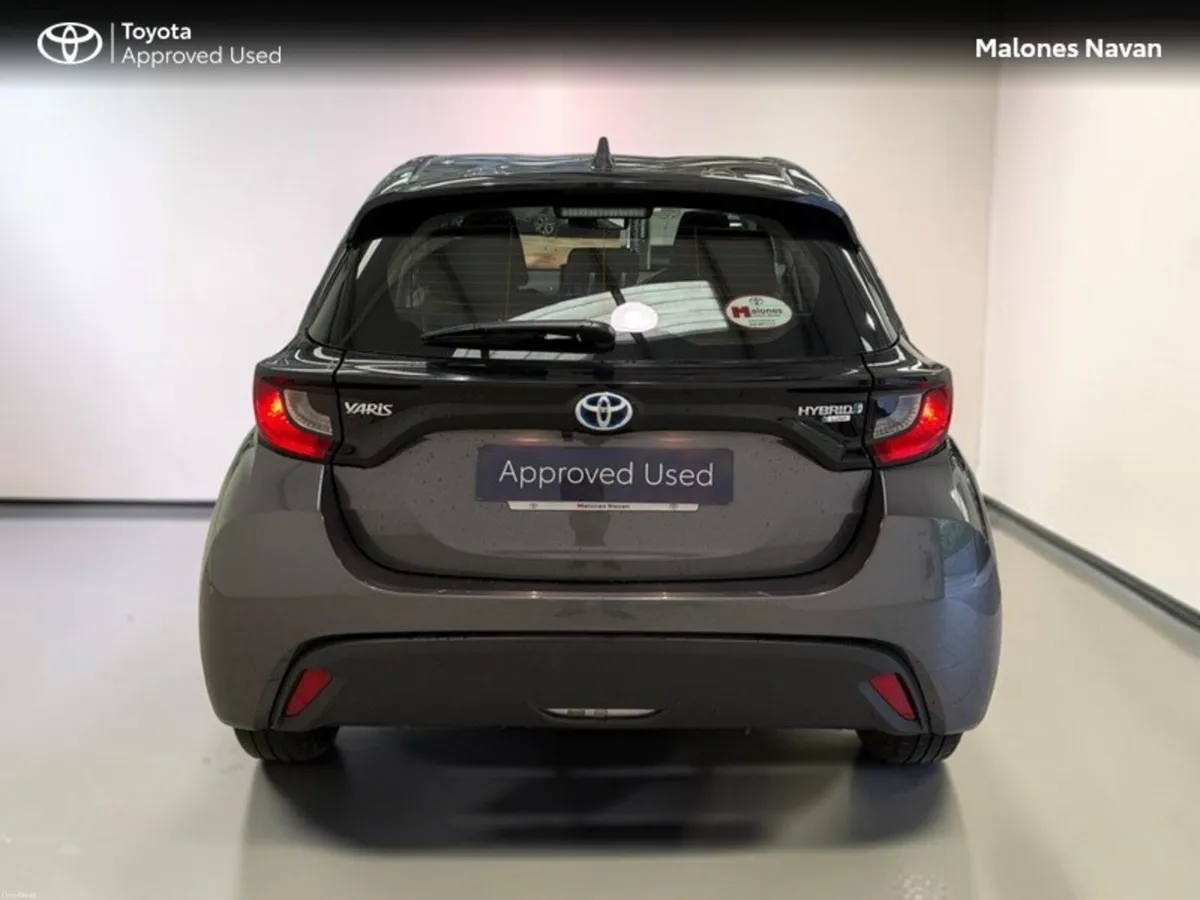 Toyota Yaris 1.5 HYBRID LUNA 4DR - Image 4