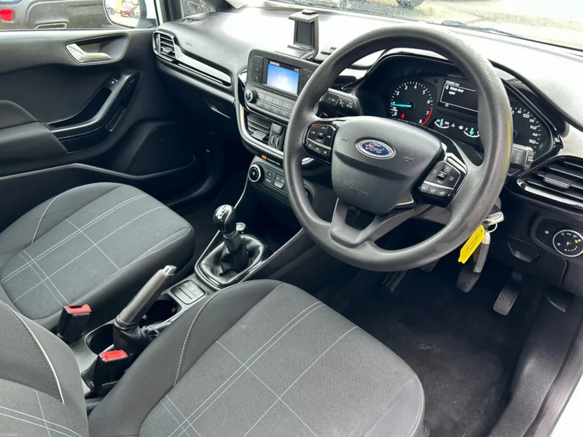 Ford Fiesta 1.1 70PS 5M 4DR ZETEC - Image 6