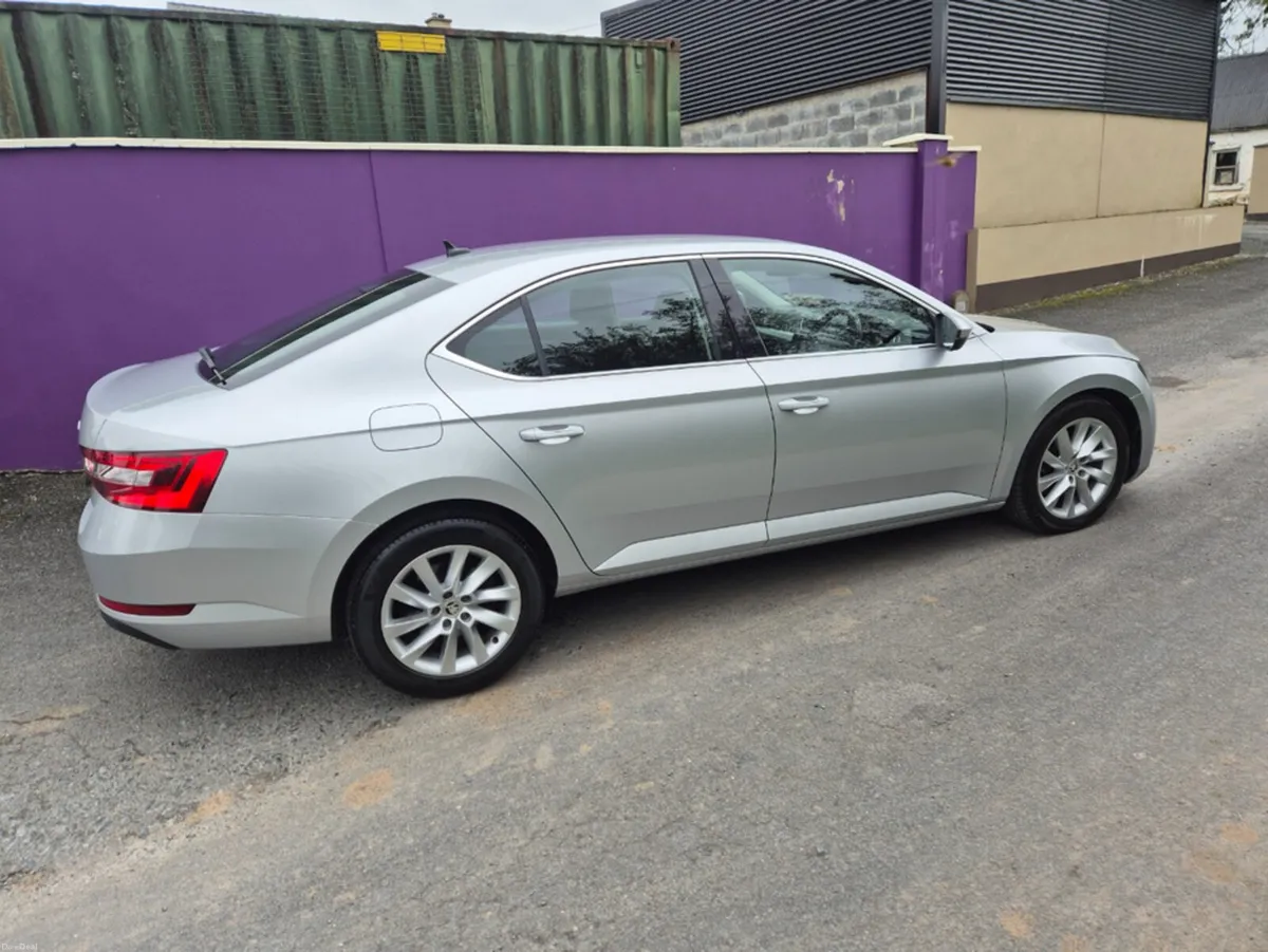 Skoda Superb AMBITION 2.0 TDI 150HP DSG 5DR AUTO - Image 4