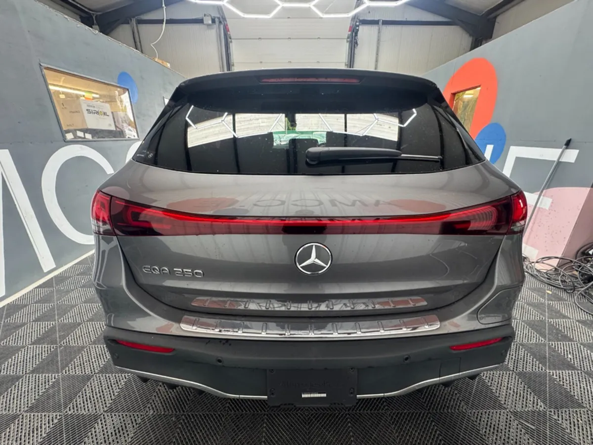 Mercedes-Benz EQA 2023 MERCEDES-BENZ EQA 250 AMG L - Image 4