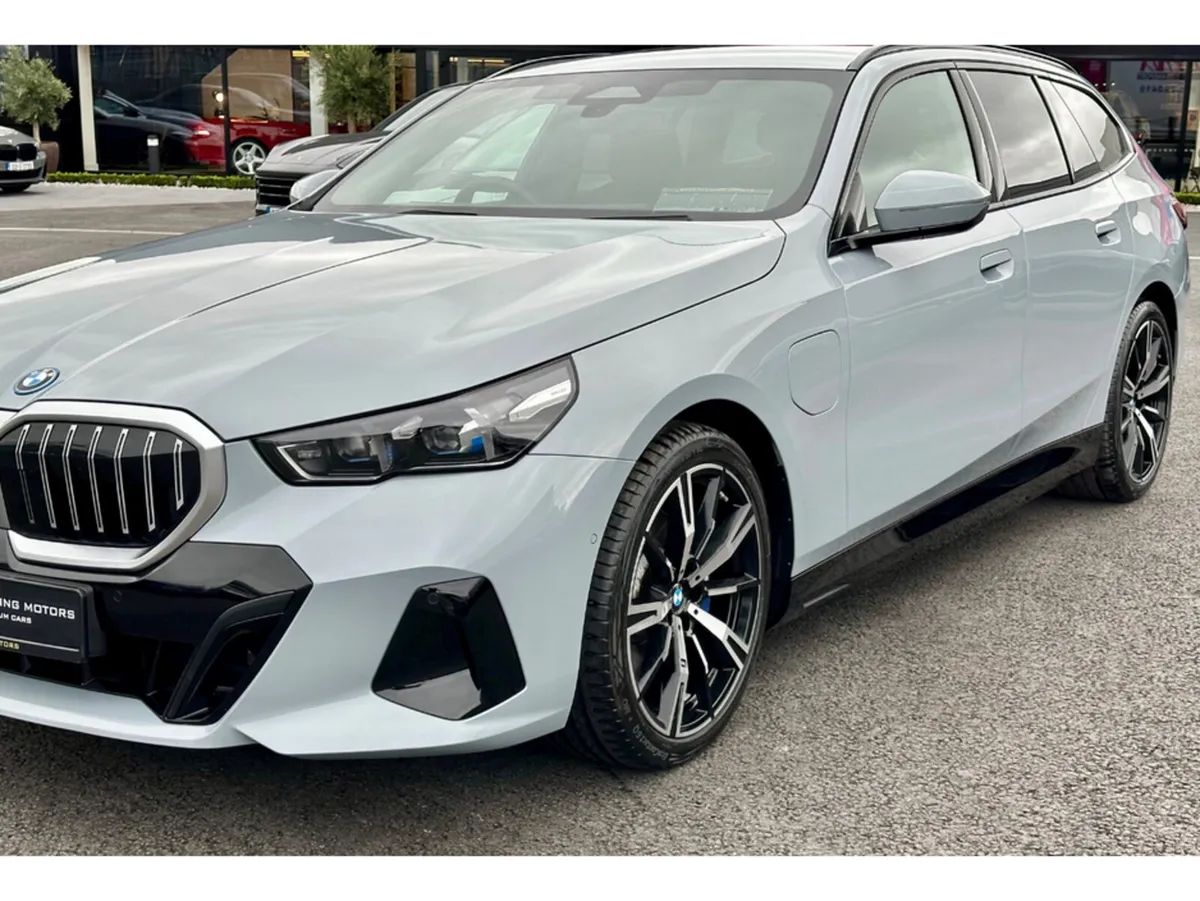 BMW 5-Series Touring M SPORT AUTO - Image 3