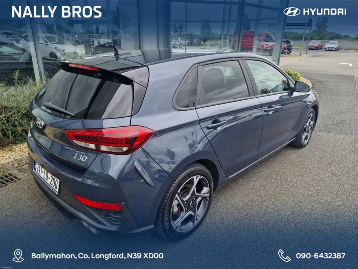 Hyundai i30 NLINE PETROL 5DR - Image 3