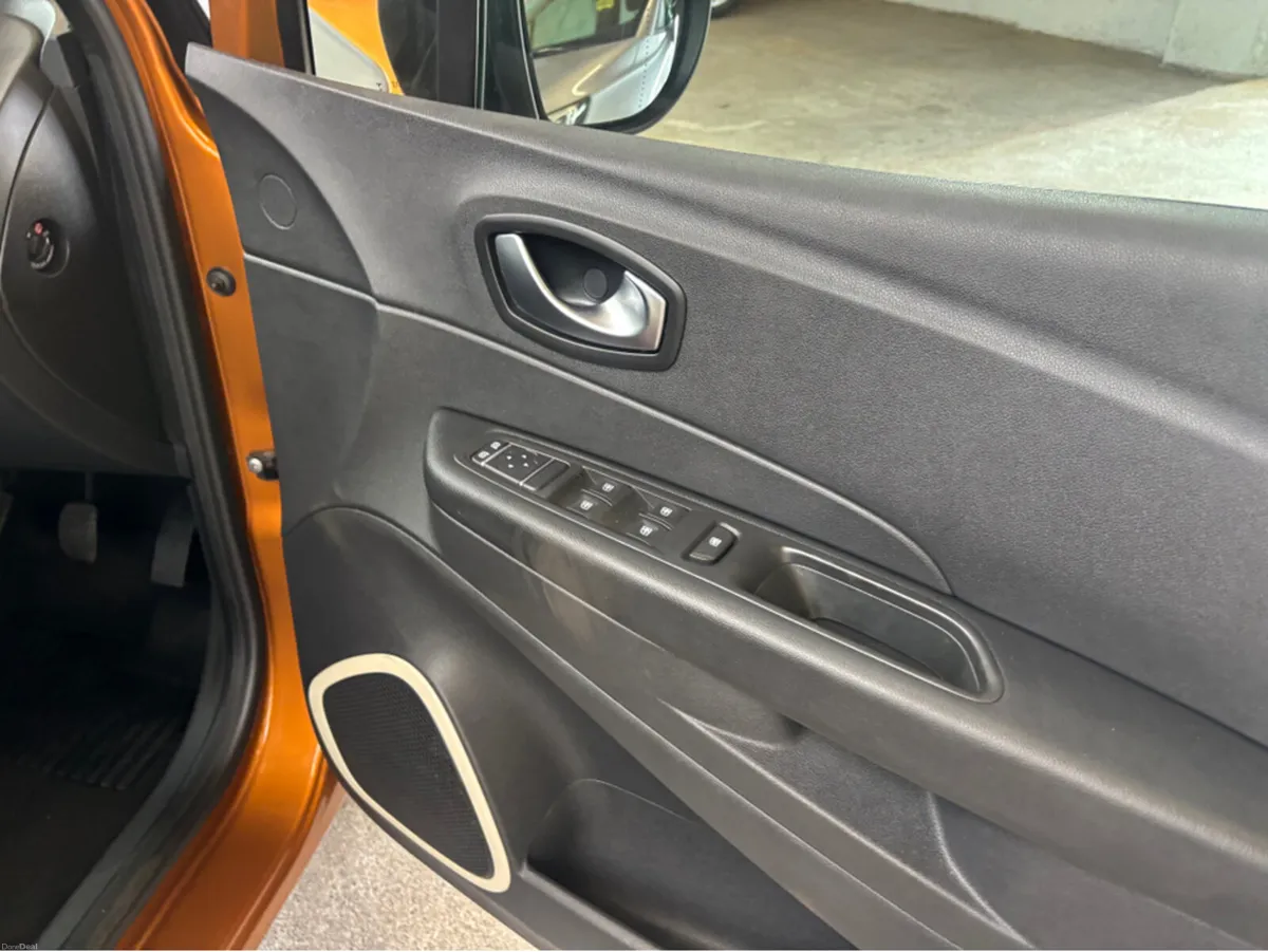 Renault Captur PLAY TCE 90 MY18 4DR Finance Availa - Image 5