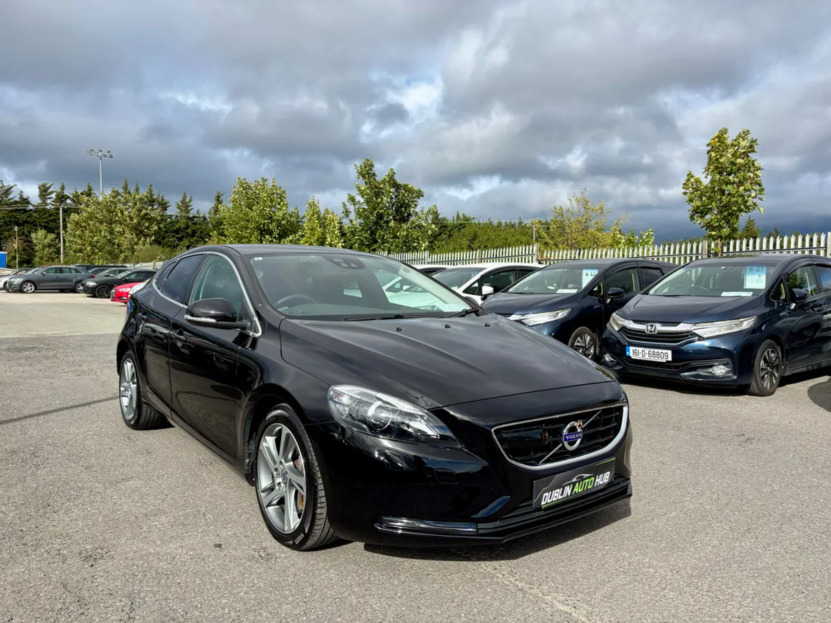 VOLVO V40 2015 2.0, DIESEL D4 - Image 3