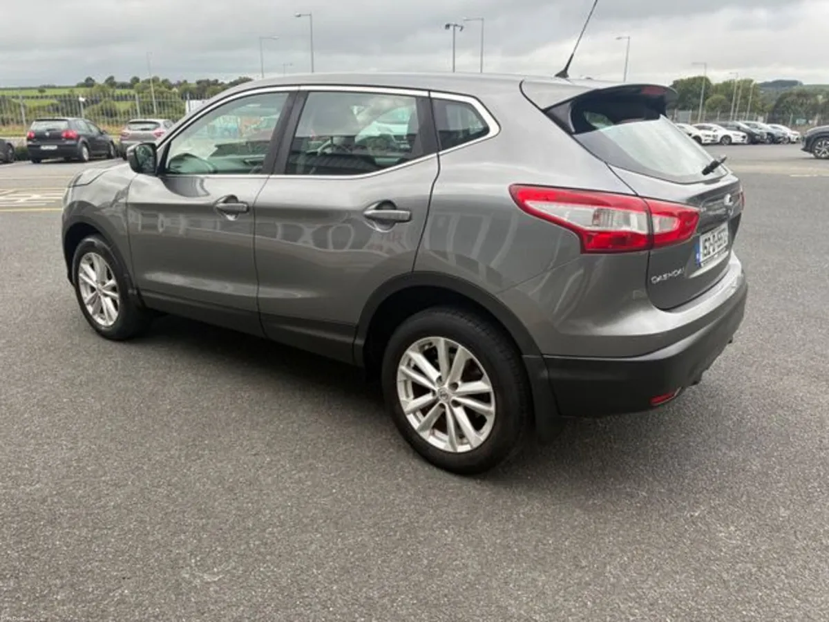 Nissan Qashqai 1.5 SV E6 4DR - Image 5