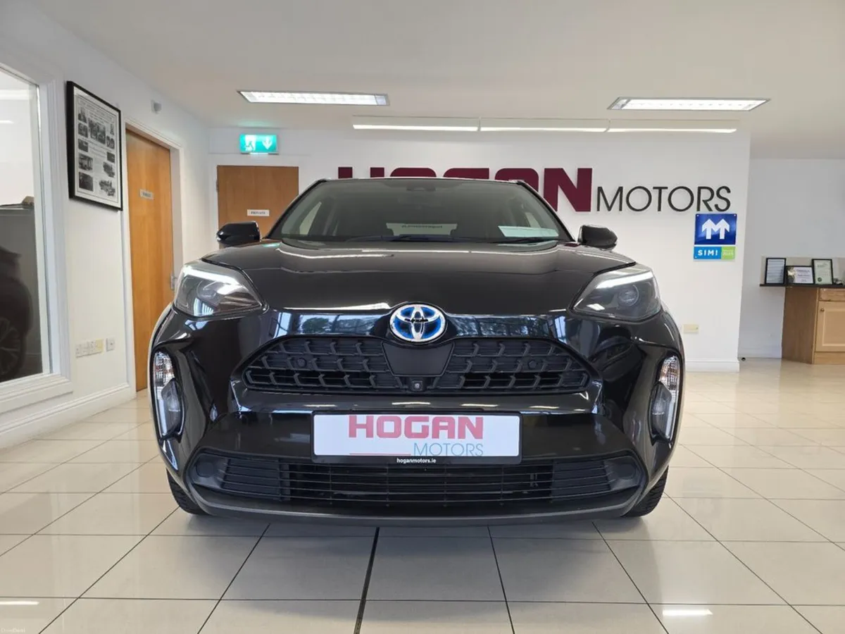 Toyota Yaris Cross Hybrid Premium Edition Automati - Image 2