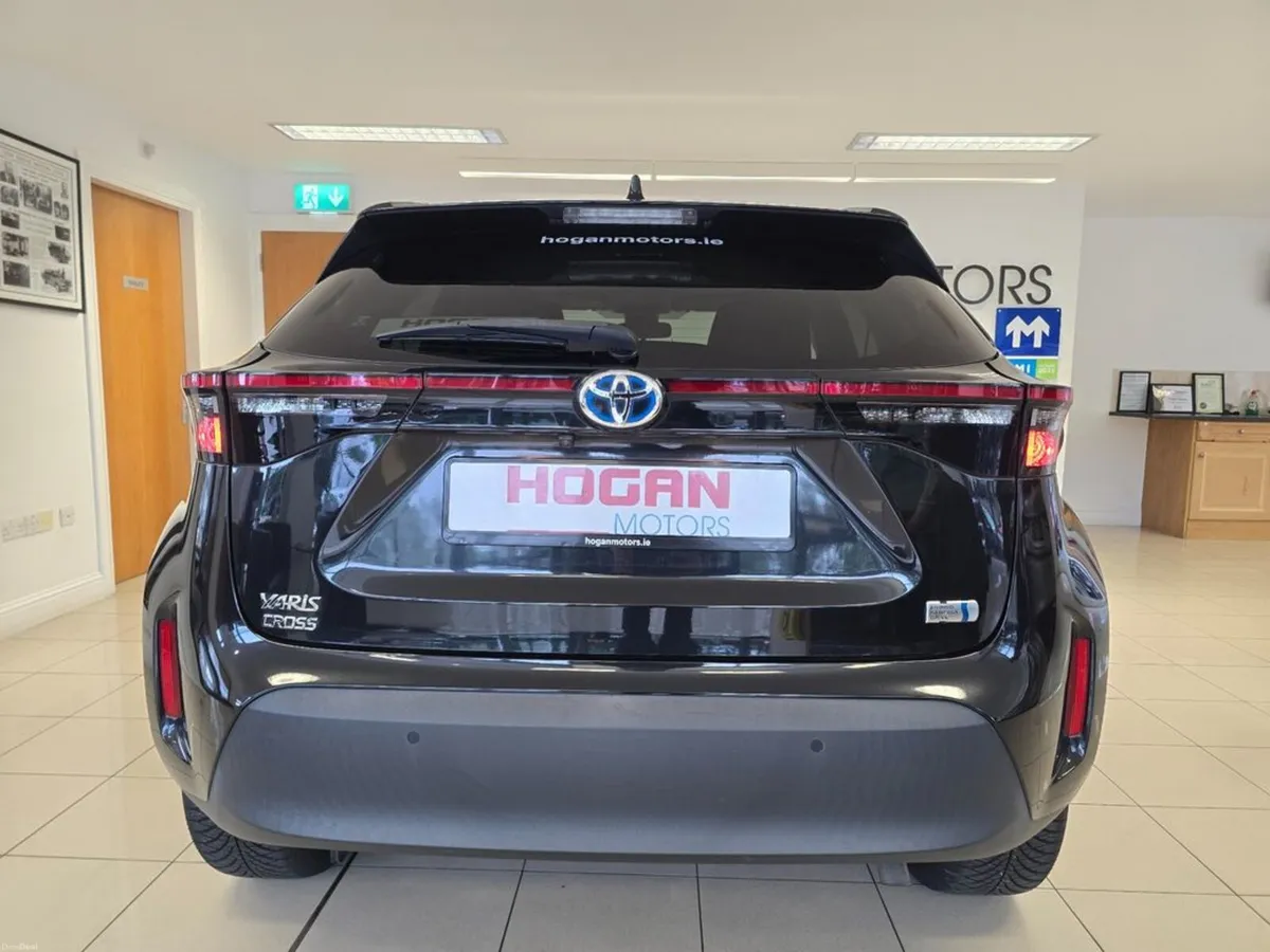Toyota Yaris Cross Hybrid Premium Edition Automati - Image 5