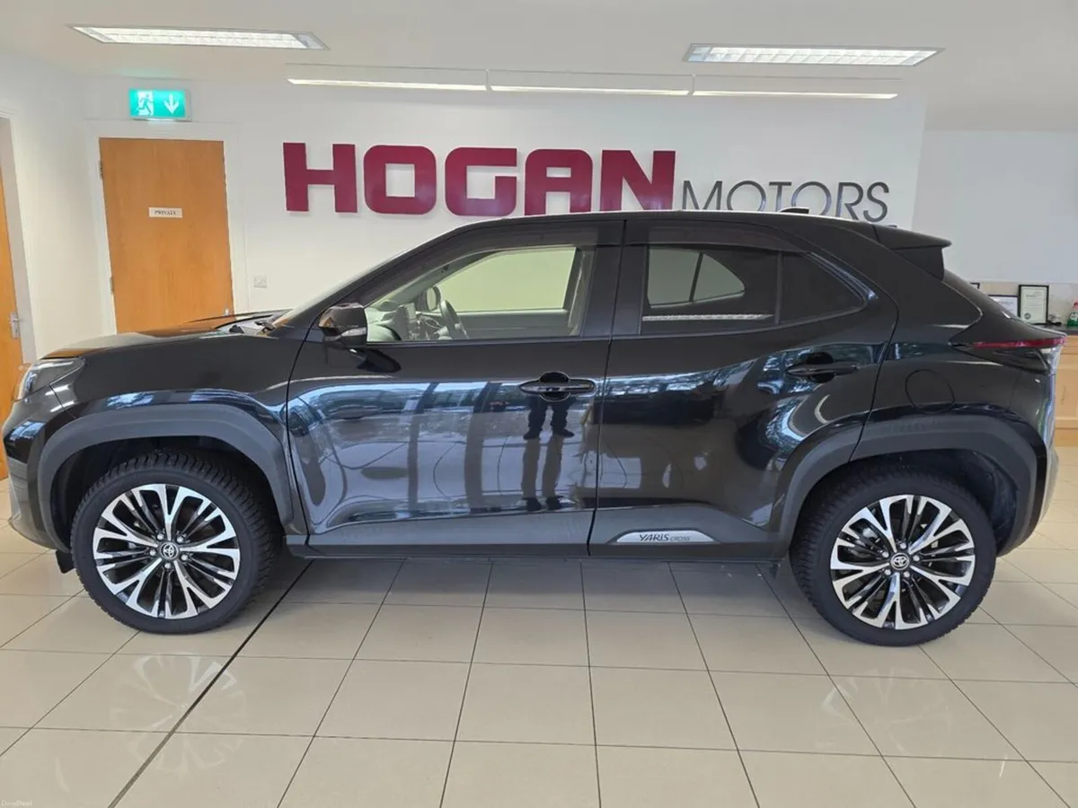 Toyota Yaris Cross Hybrid Premium Edition Automati - Image 4