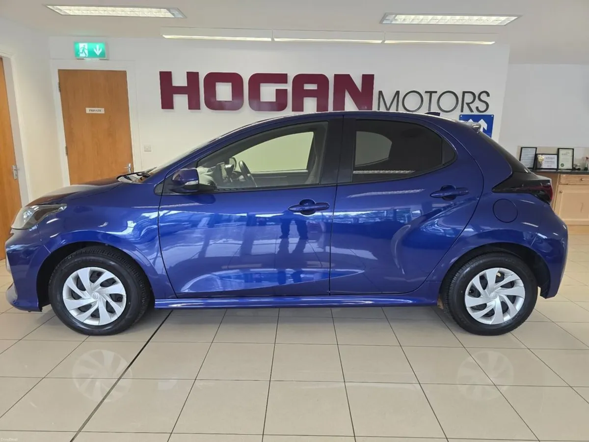 Toyota Yaris Hybrid Edition Automatic 5DR H/B - Image 4
