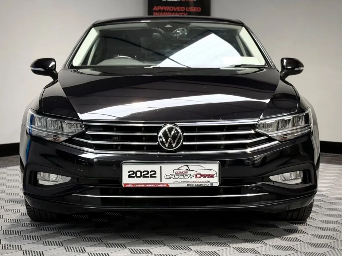 Volkswagen Passat SE NAV TDI DSG // AUTOMATIC // F - Image 2
