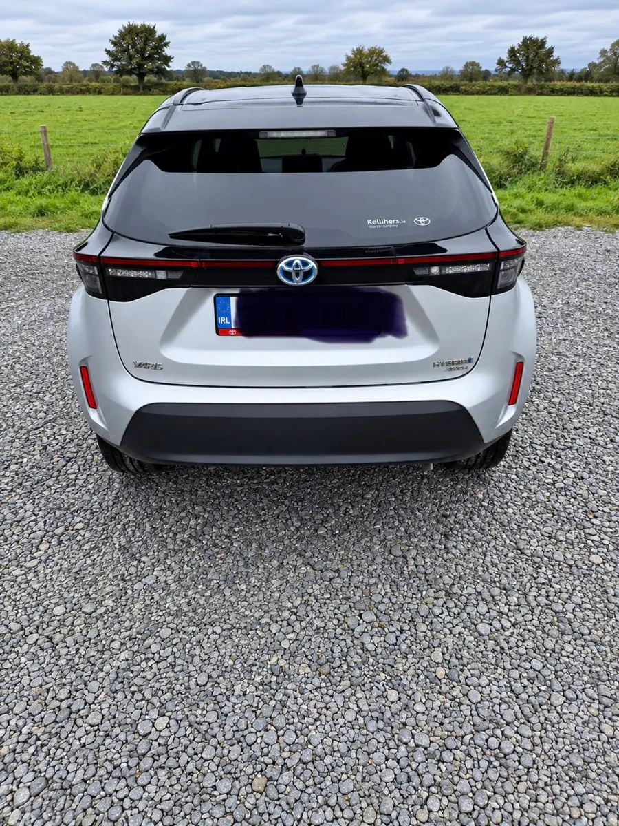 2023 Toyota Yaris Cross Luna Sport Hybrid - Image 3