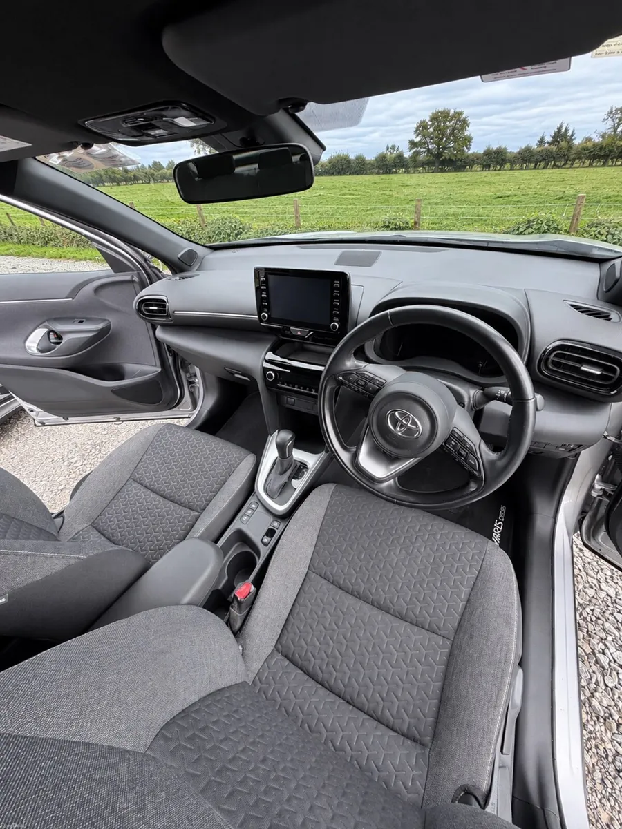 2023 Toyota Yaris Cross Luna Sport Hybrid - Image 4