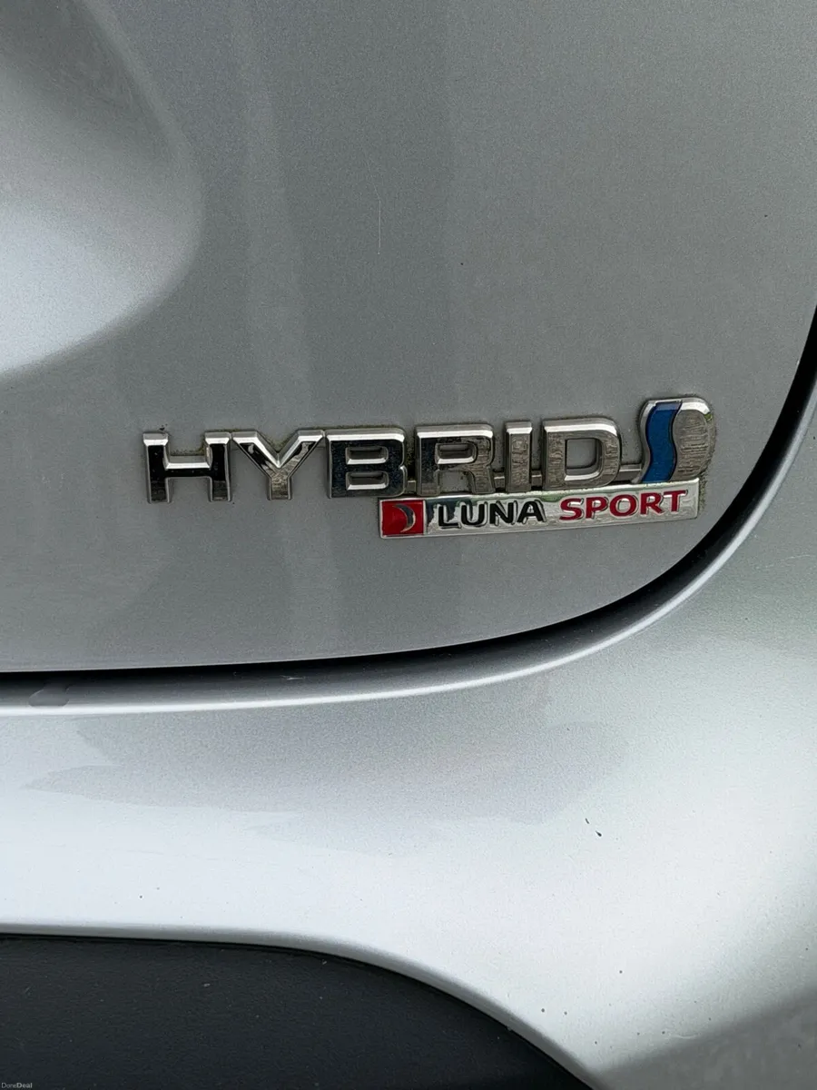 2023 Toyota Yaris Cross Luna Sport Hybrid - Image 5
