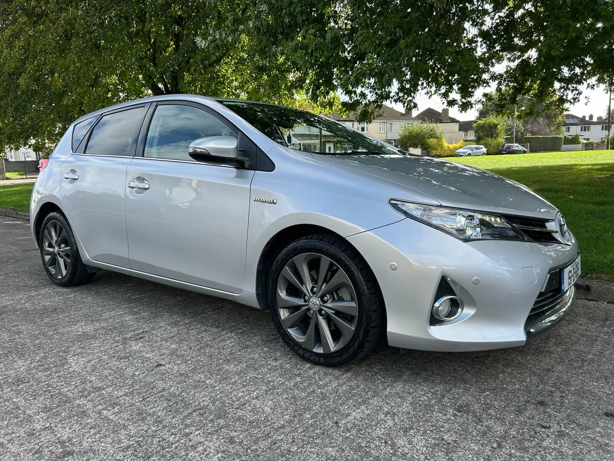 ✅ 2015 Toyota Auris 1.8 Hybrid Luxury // Low Miles - Image 1