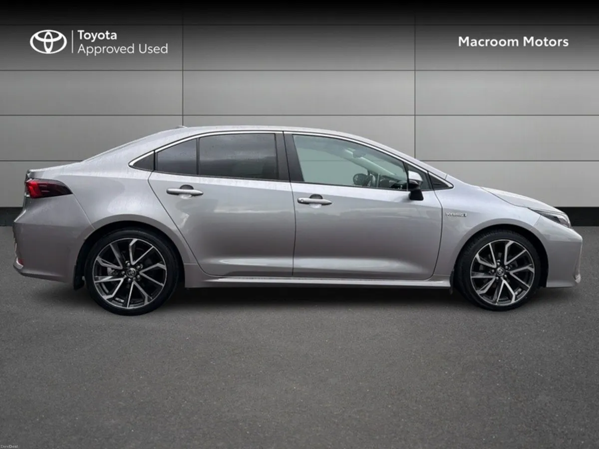 Toyota Corolla HYBRID SOL SAL SALOON 4DR - Image 3