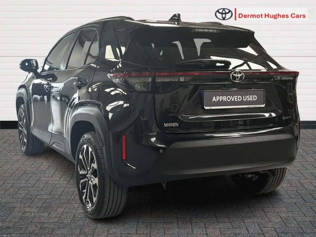 Toyota Yaris Cross LUNA SPORT HYBRID AUTO - Image 2