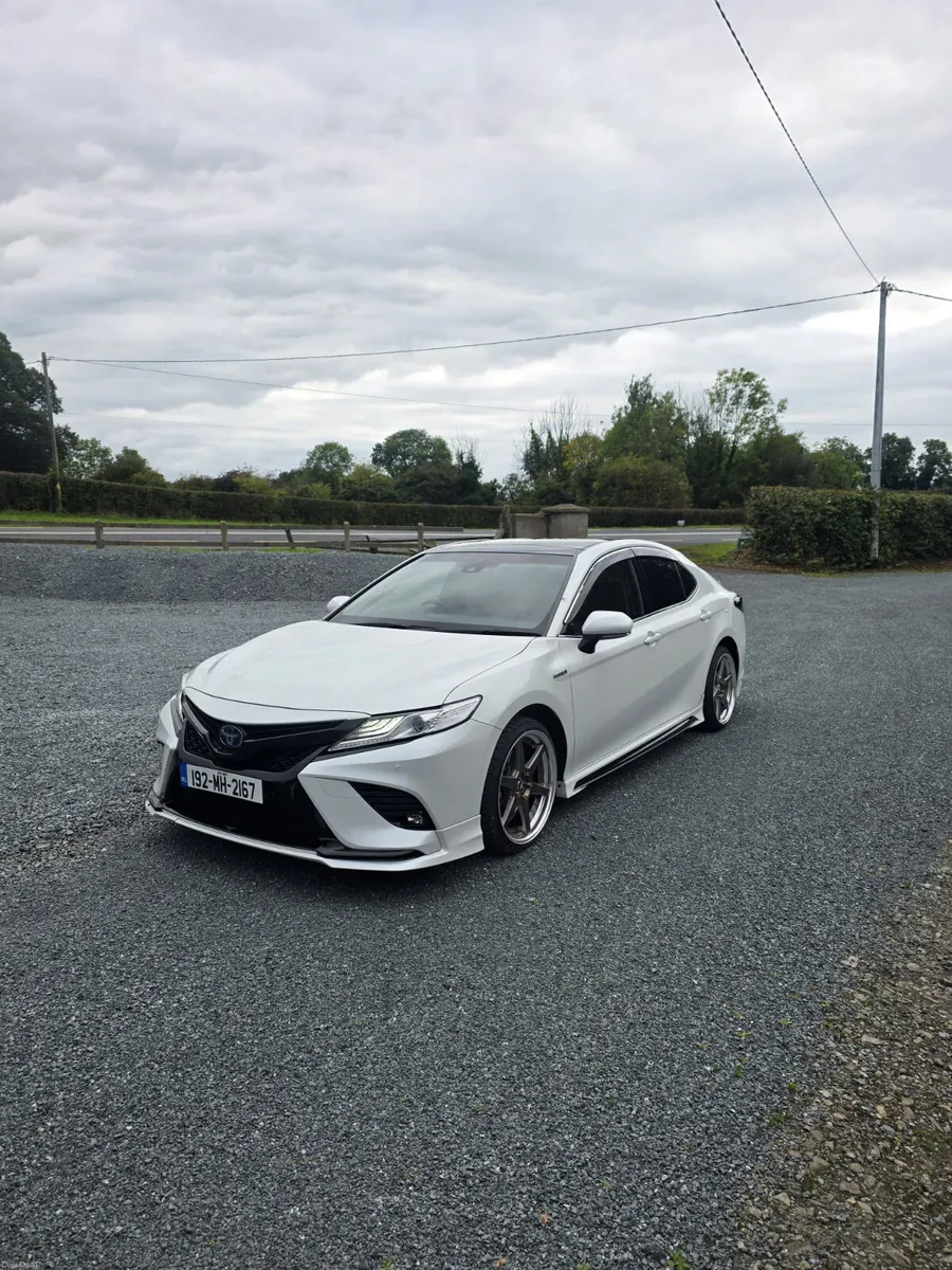 Toyota camry 2.5 petrol hybrid ( new 2 year NCT ) - Image 1