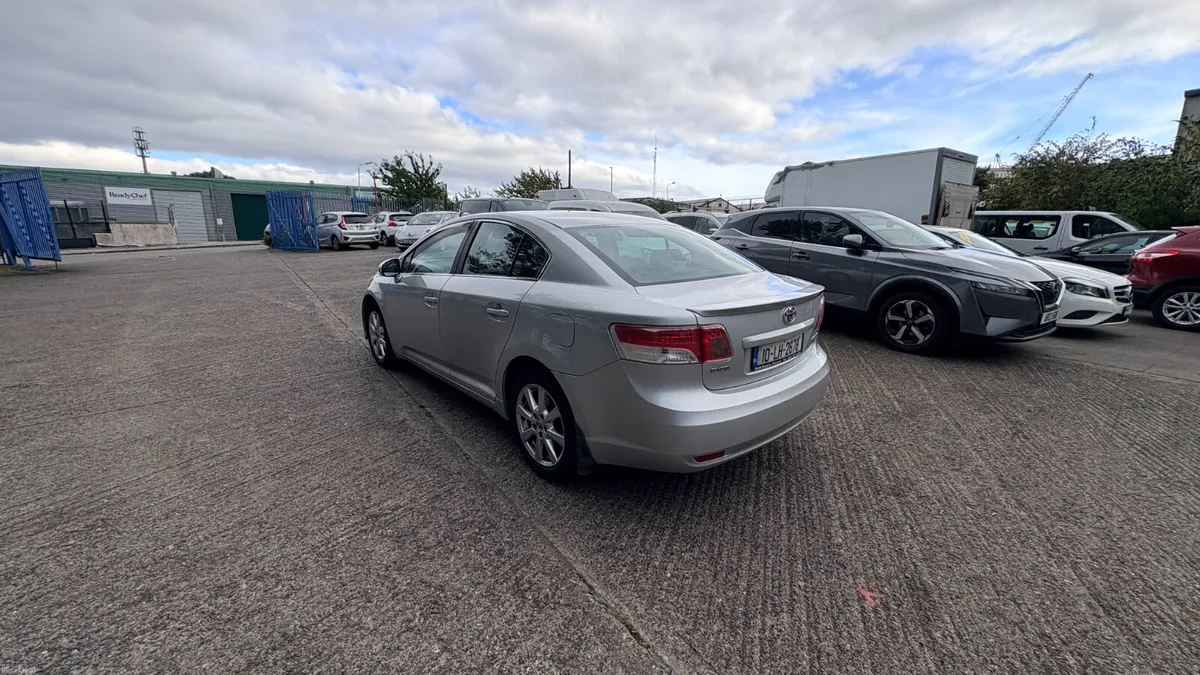 Toyota Avensis 2010 - Image 4