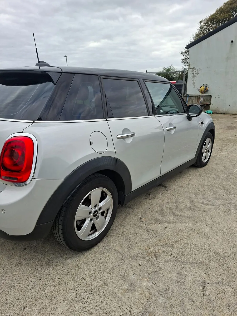 Mini Cooper 2017 - Image 2