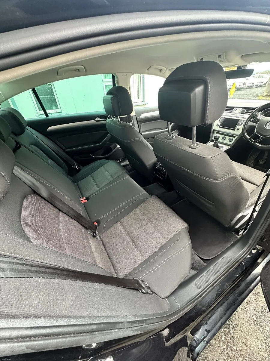 Volkswagen Passat 2016 - Image 3