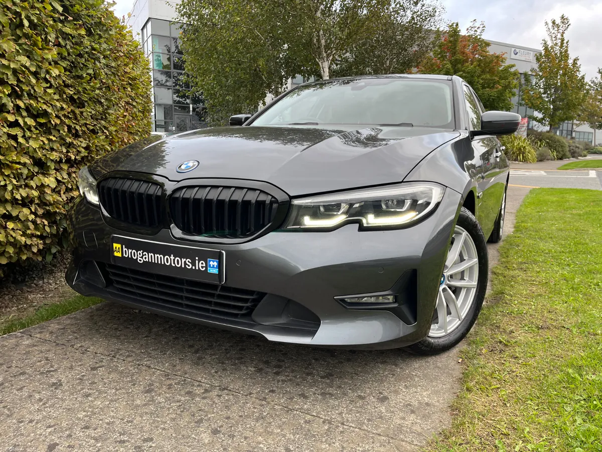 Bmw 330e 2.0 T SE PRO PHEV(FBMWSH) - Image 4